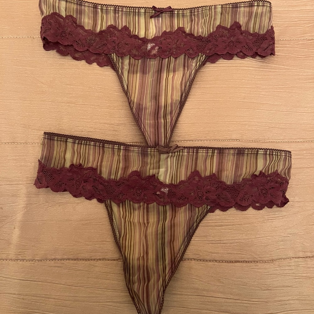 Gilligan & O'Malley-Striped Mesh String Thong. Beautiful condition.
